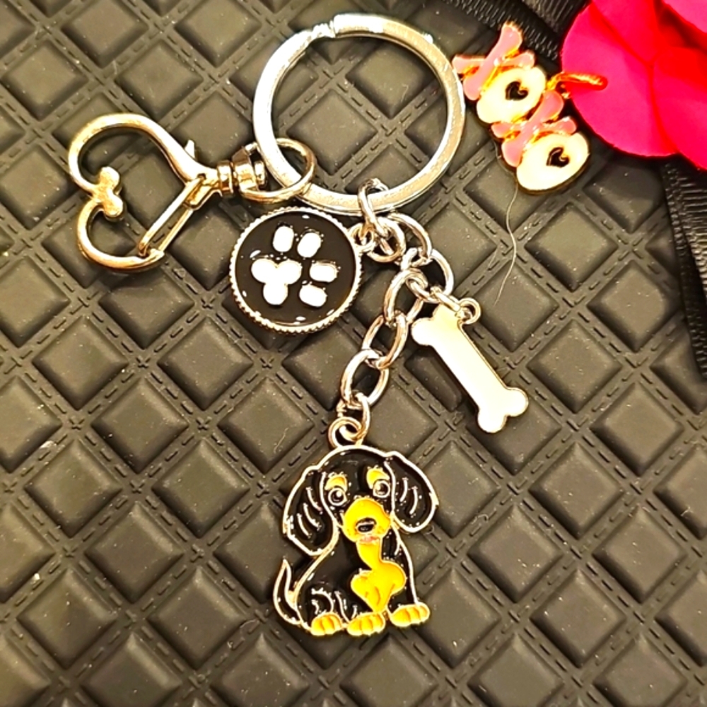 NEW! Enamel Dachsund + Pawprint 🐾 Bone🦴 Bag/Keychain Charm 🎒👜  ~ 🎁 🐶🐕